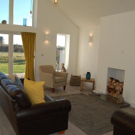 Beautiful, Modern Villa 5 Mins Walk From The Stunning Bay At Trearddur Holyhead Kültér fotó