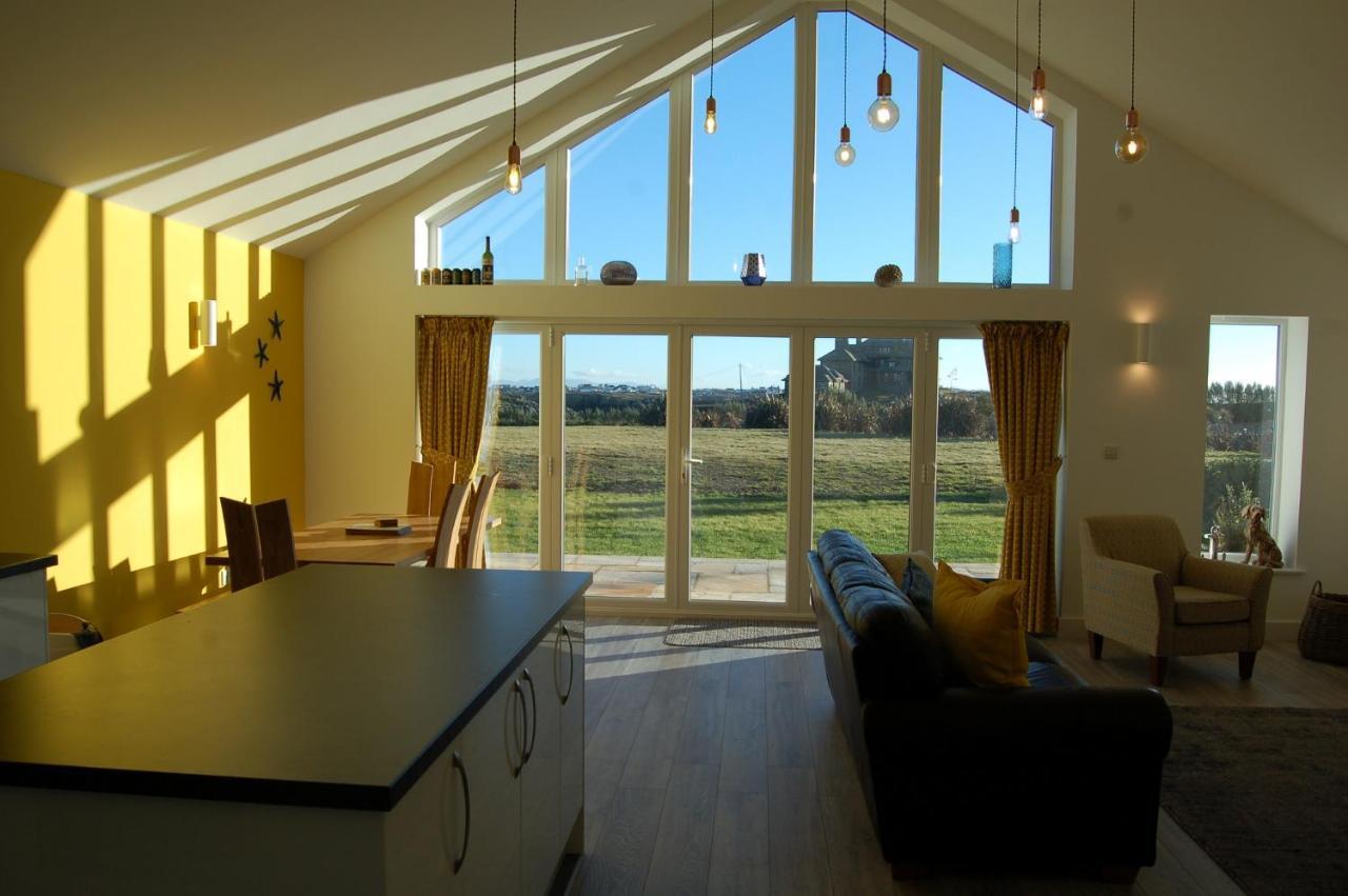 Beautiful, Modern Villa 5 Mins Walk From The Stunning Bay At Trearddur Holyhead Kültér fotó