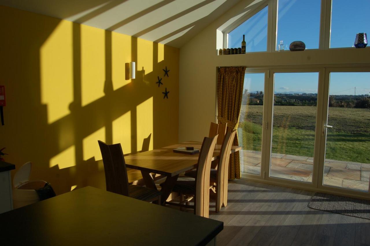 Beautiful, Modern Villa 5 Mins Walk From The Stunning Bay At Trearddur Holyhead Kültér fotó